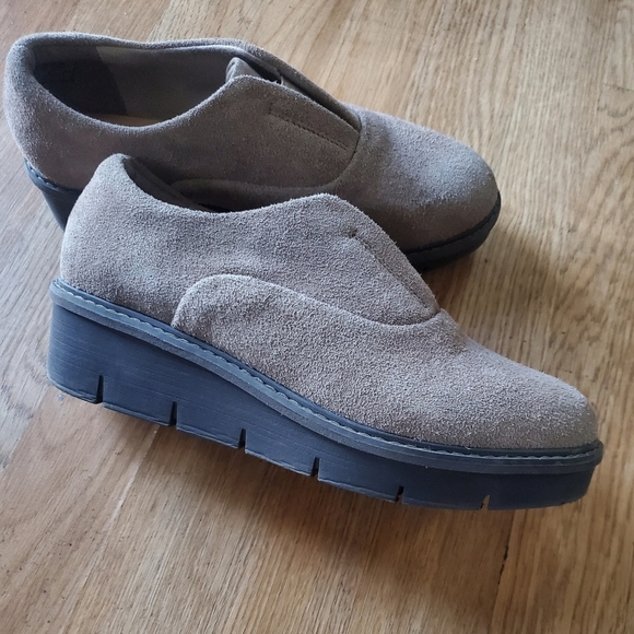 Clark's Airabell Sky Beige slip on size 9 women's shoes - Picture 2 of 5